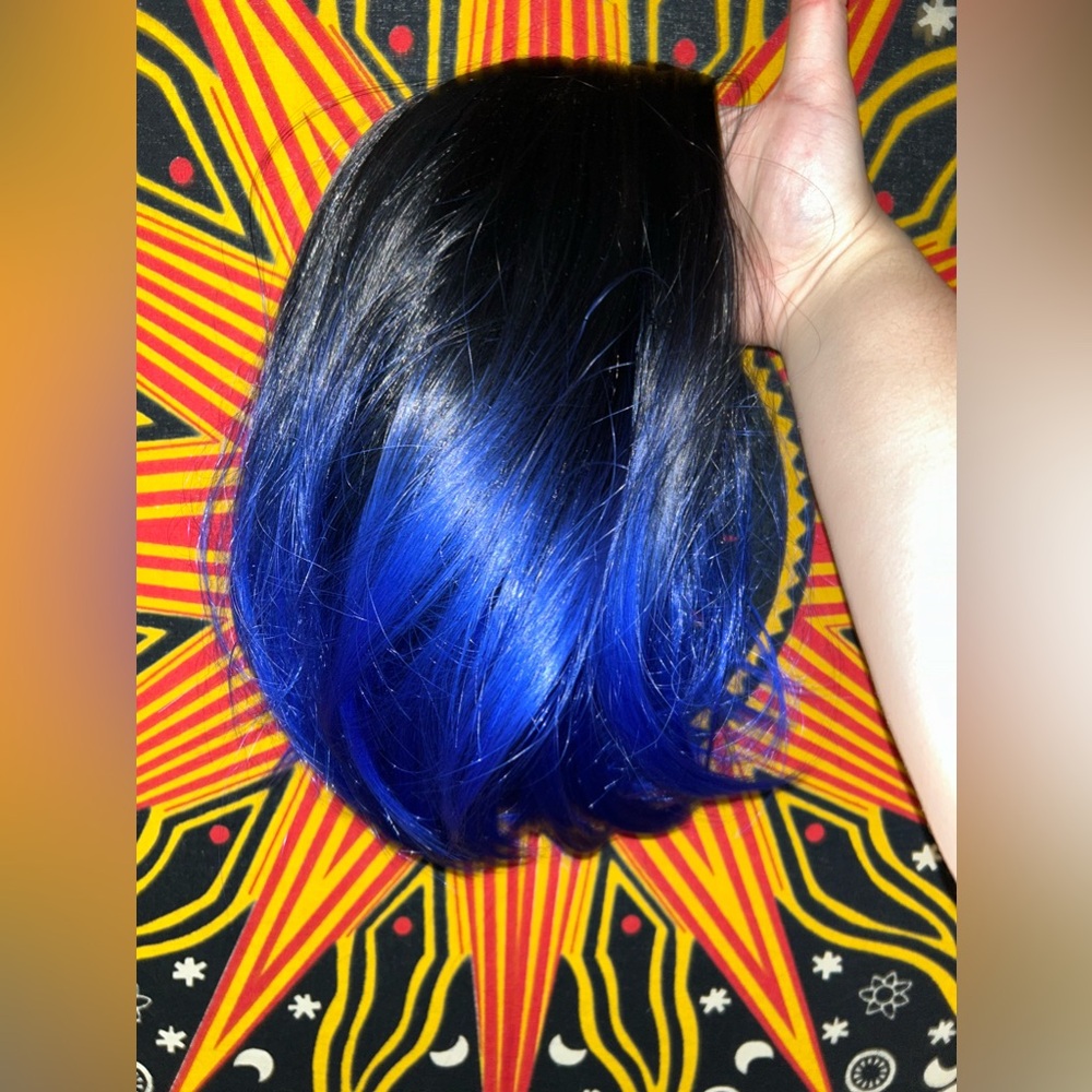 Blue & black wig - Picture 3 of 6